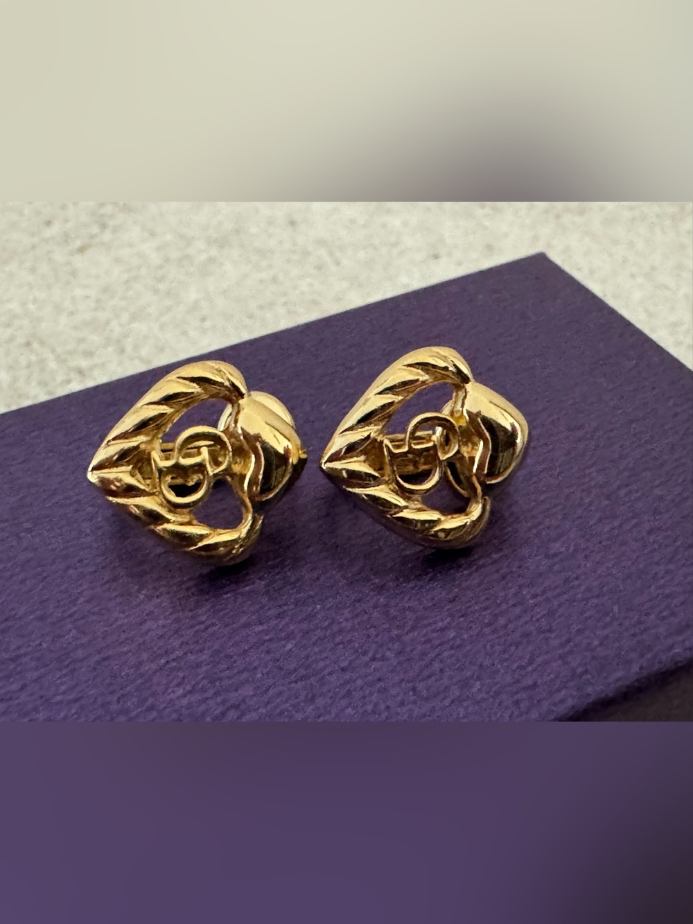 CHRISTIAN DIOR Vintage Germany Gold Tone Heart CD Clip Earrings EUC - Picture 2 of 7